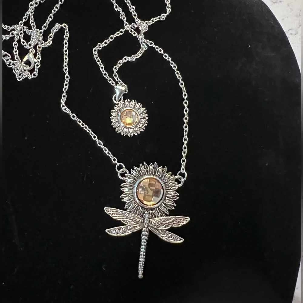 NWOT -  Double Strand dragonfly and sunflower topaz necklace